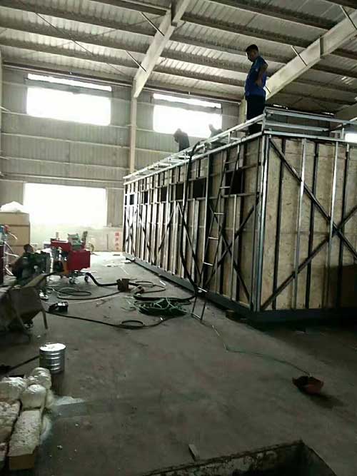 集裝箱房內(nèi)保溫隔熱聚氨酯噴涂機(jī)如何