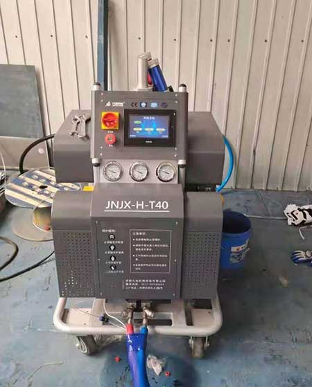 外墻聚氨酯噴涂施工(圖1) T40液壓聚氨酯噴涂機(jī)